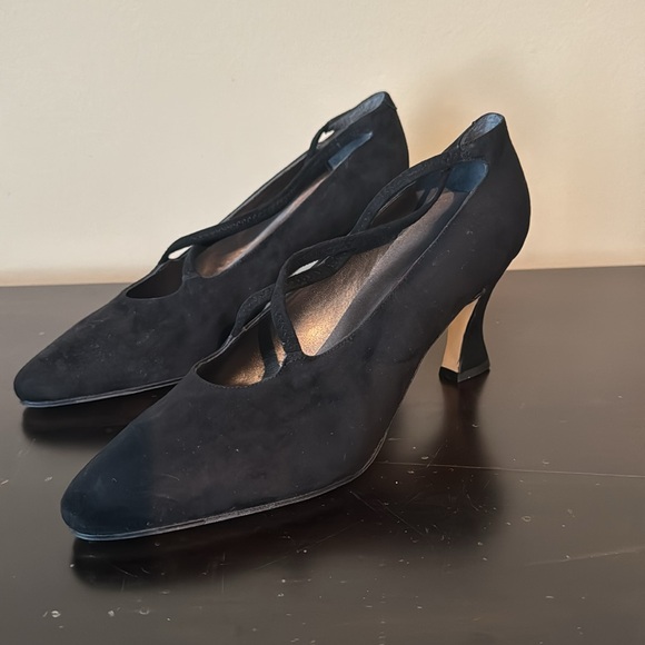 Black suede pumps. Ashton shoes. - Picture 3 of 8